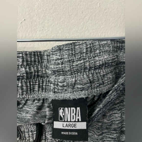 NBA Basketball Shorts Mens Small Gray Black Pockets Elastic Waist No Drawstring - Picture 4 of 6